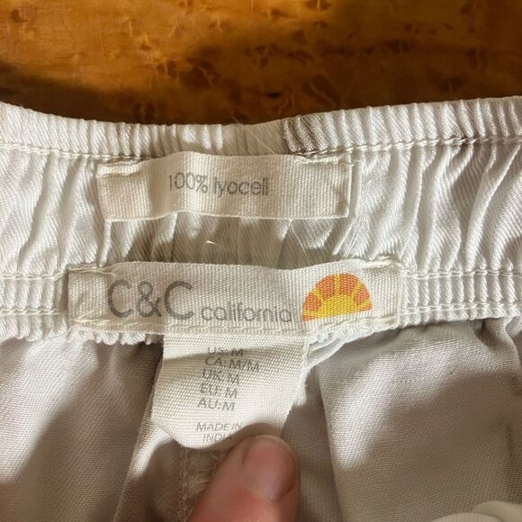 C&C California paper bag shorts, white with brown pattern, great condition, M - Picture 3 of 4